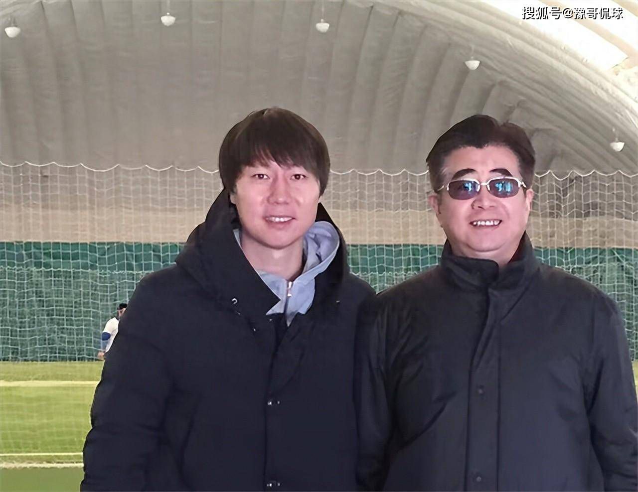 因为吴家做事本来已经名声尽毁，现在竟然投资萧家这么不要脸的吊丝家族，果然是不要脸到家了。